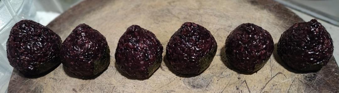 春日早餐新花样，这款饭团孩子更爱吃——黑米肉松芝士饭团