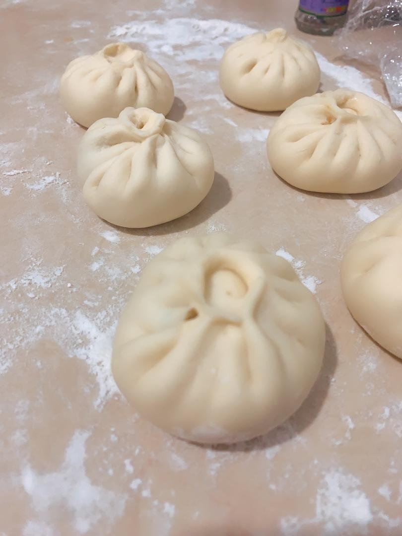 松软多汁的肉包子