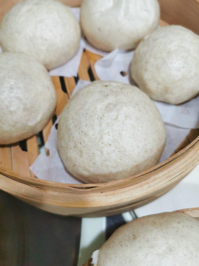 像面包般柔软的奶香馒头（最简单的揉面做法)