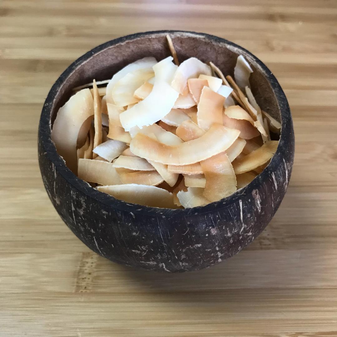 十月的妙仔做的香脆烤椰子片