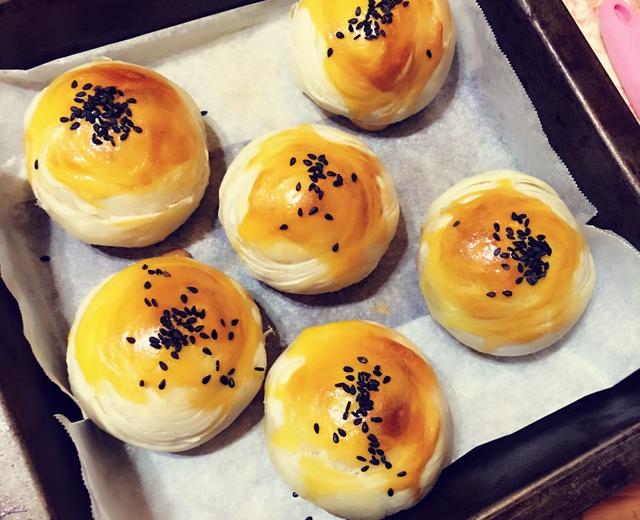 暖心蛋黄莲蓉酥的做法