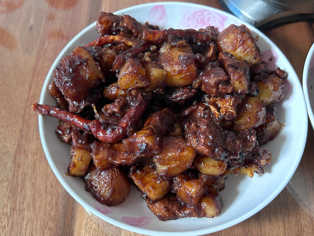 五花肉炖土豆