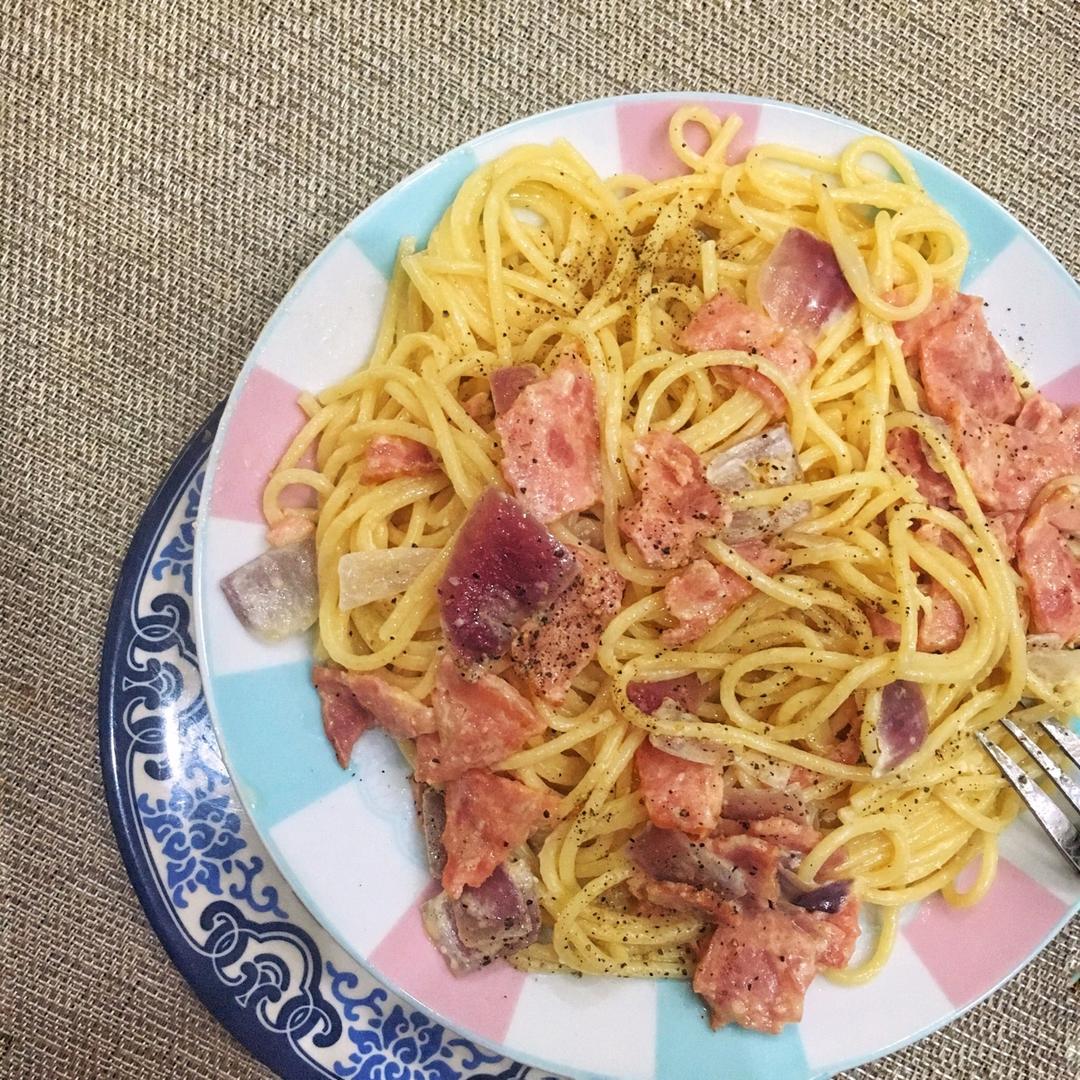 白蘑菇奶油培根意面