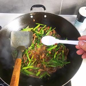 野芹菜炒牛肉（鲜嫩）的做法 步骤16