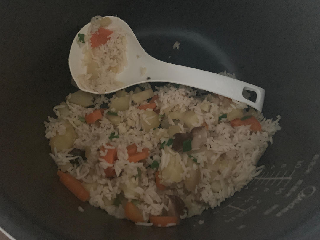 土豆香菇胡萝卜焖饭