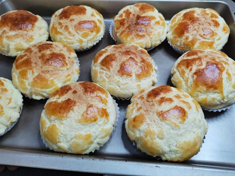 好吃到炸裂的港式菠萝包（附带制作酥皮的小视频）