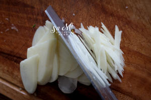 酸菜炒土豆肉丝的做法 步骤4