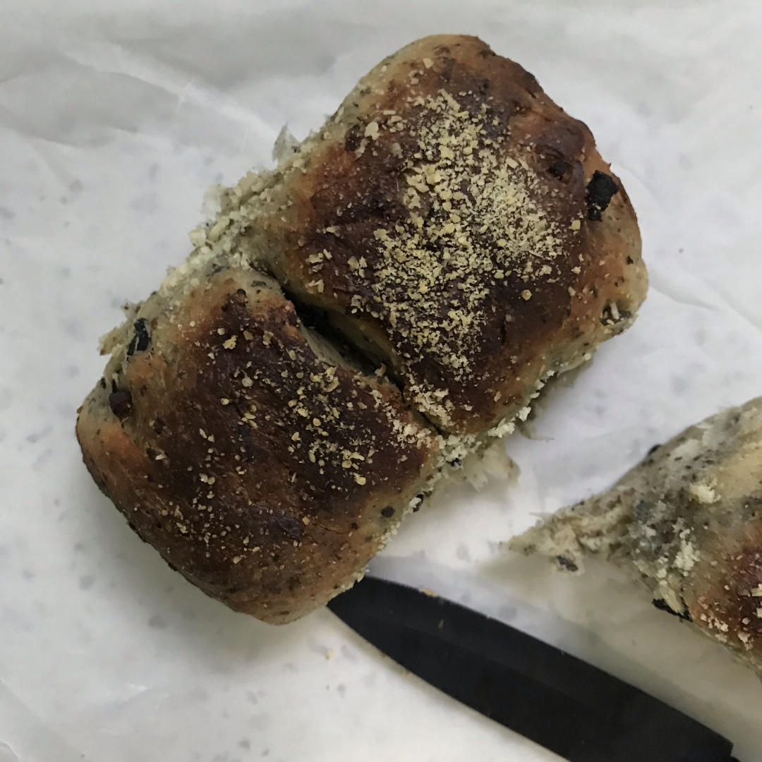 『芥末籽墨鱼肠吐司』