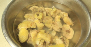 海参炖鸡汤的做法 步骤4