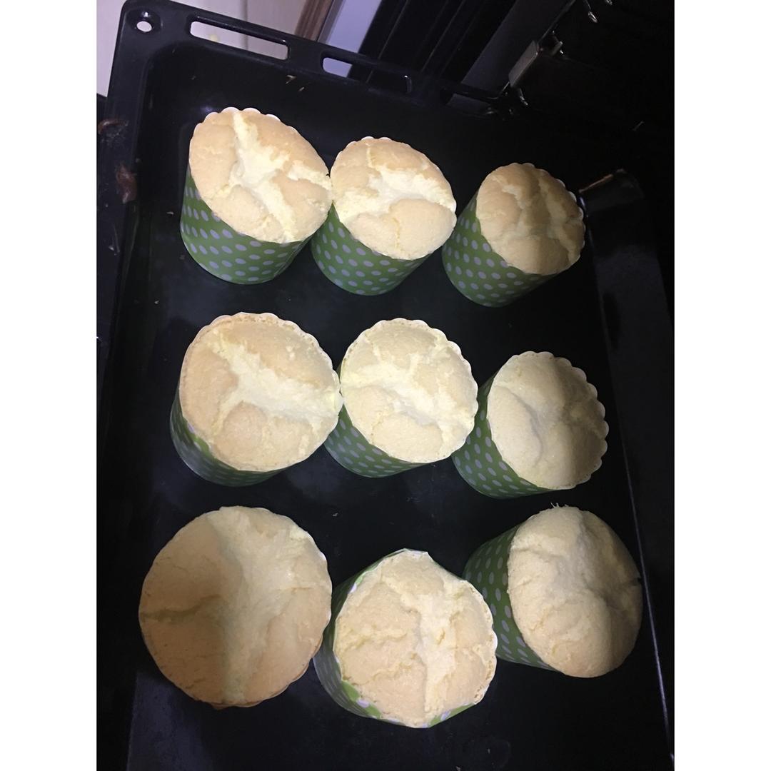 软绵绵戚风纸杯蛋糕