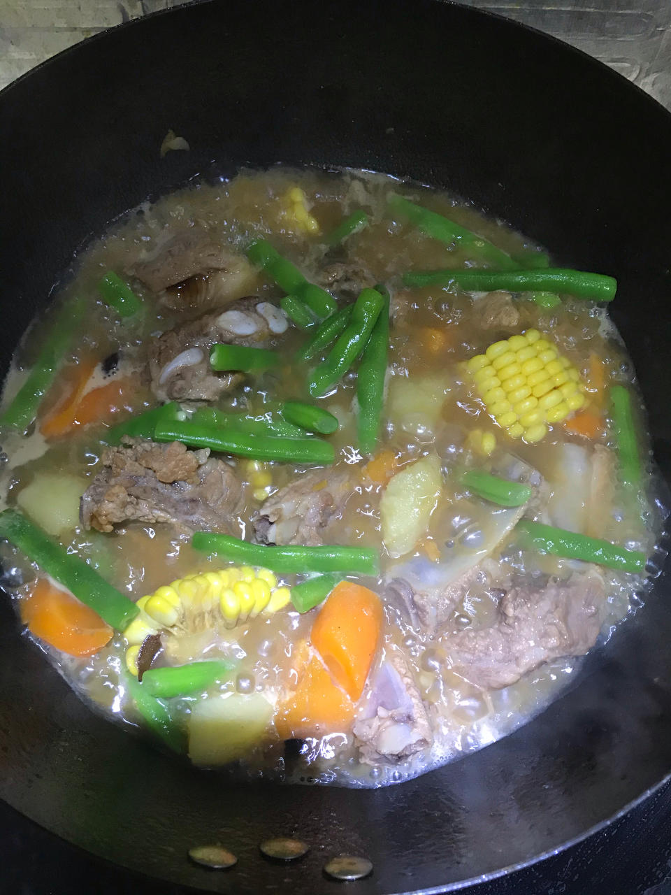一锅出-豆角土豆玉米五花肉卷子