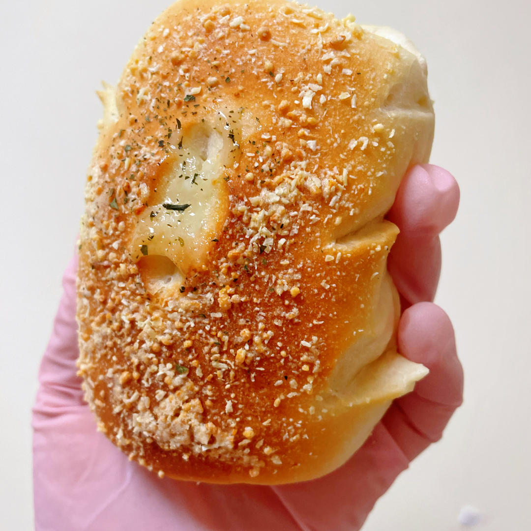 蒜香芝士火腿小吐司🍞超香！无法抗拒的咸口面包