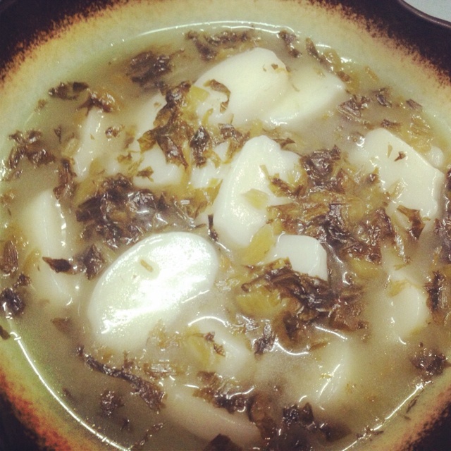 未来西点师的澳门代购专用微博做的雪菜笋丝年糕汤