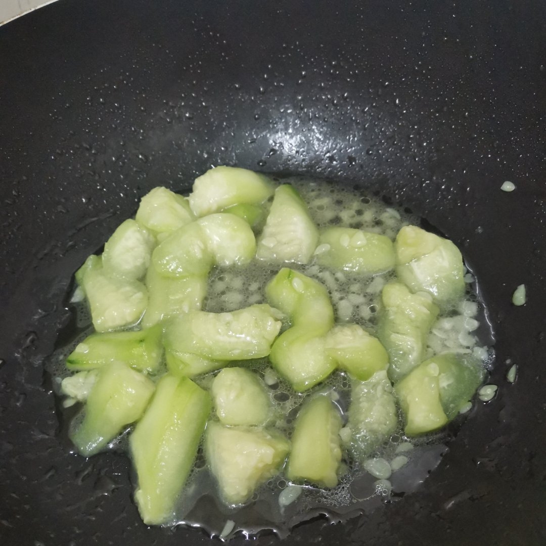 如何超出嫩绿的丝瓜