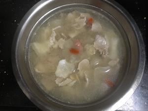 药材肉片养生汤的做法 步骤2