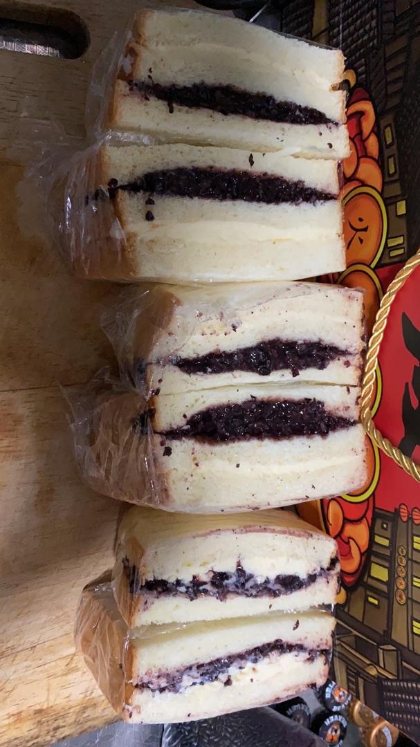 满口奶酪的紫米面包