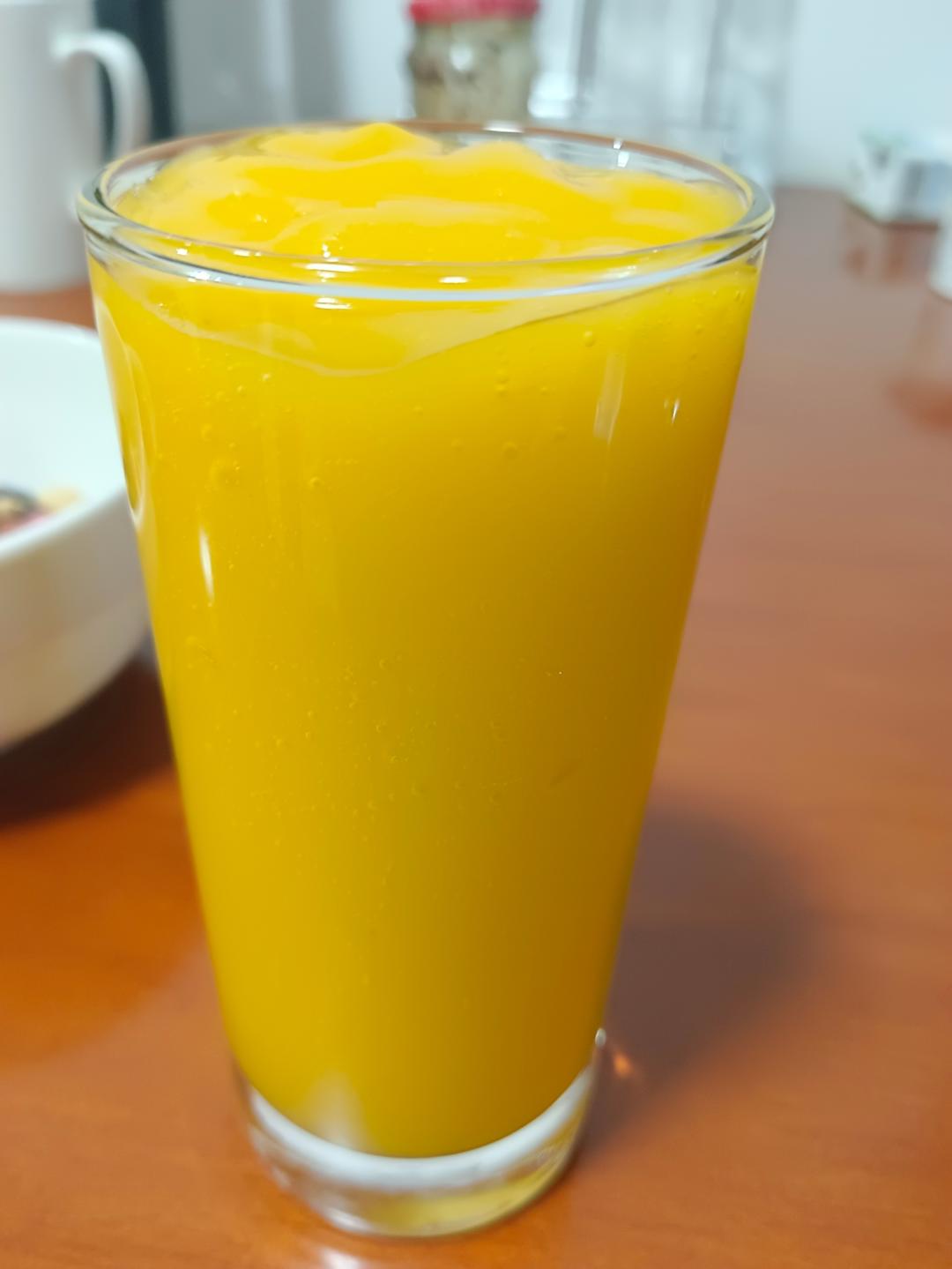 鲜榨芒果汁