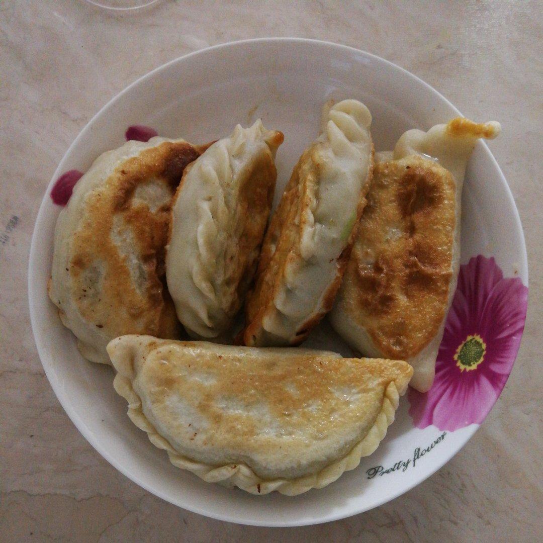 素馅菜盒子（菠菜韭菜鸡蛋馅）