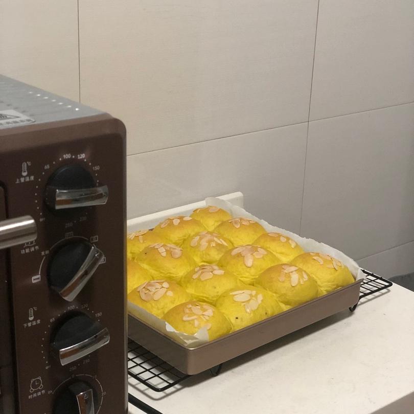 南瓜奶油小餐包（一次发酵）