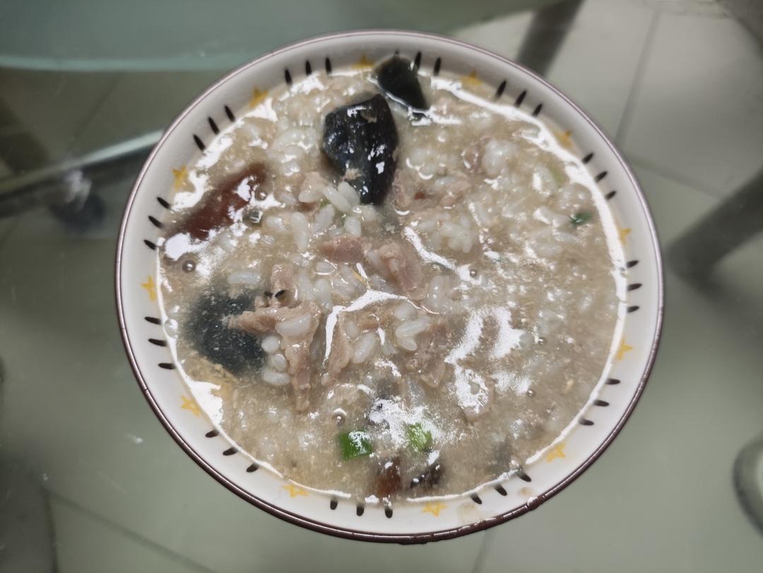 又香又稠的皮蛋瘦肉粥