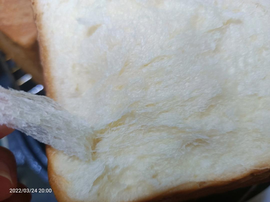 吐司方包，女儿说和来自台湾的爸爸糖一样好看好吃。零失败（是指我个人制作没有失败过）。