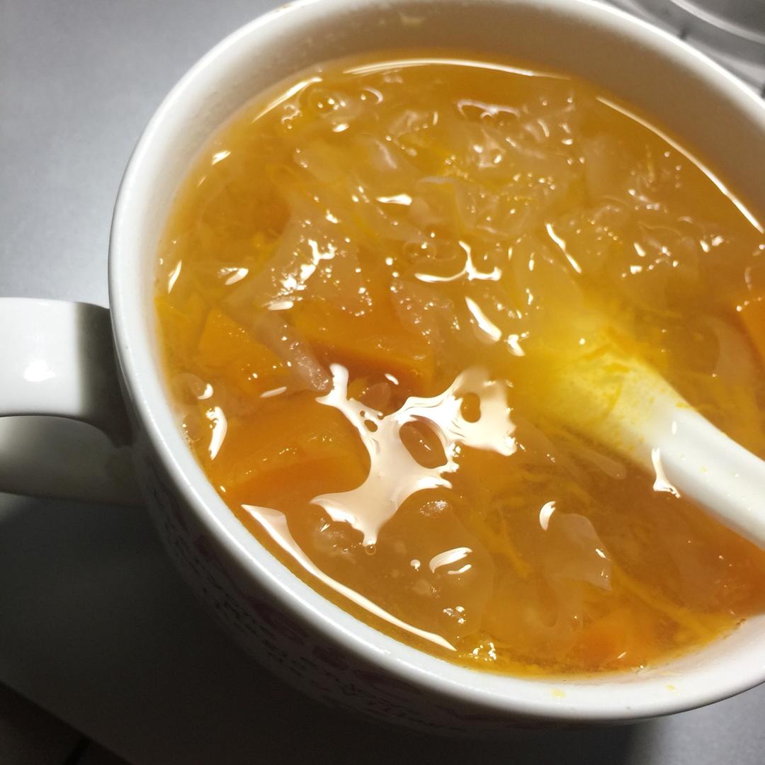 冰糖银耳红枣汤