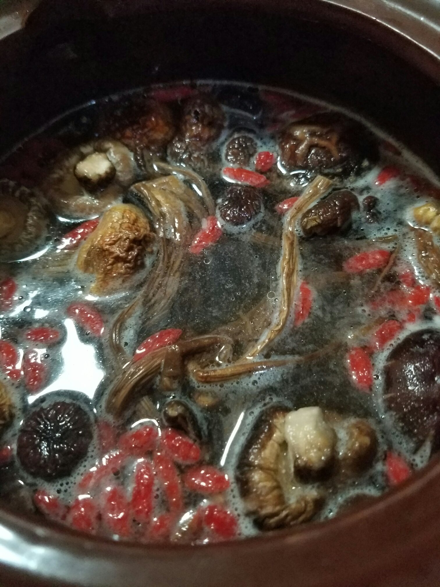 姬松茸茶树菇新疆飞鹅汤的做法 步骤1