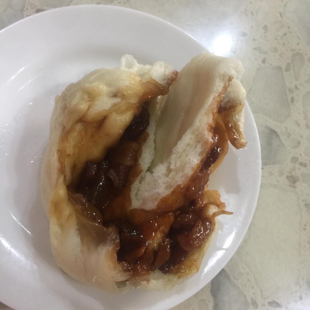 云朵般松软爆浆蜜汁叉烧包