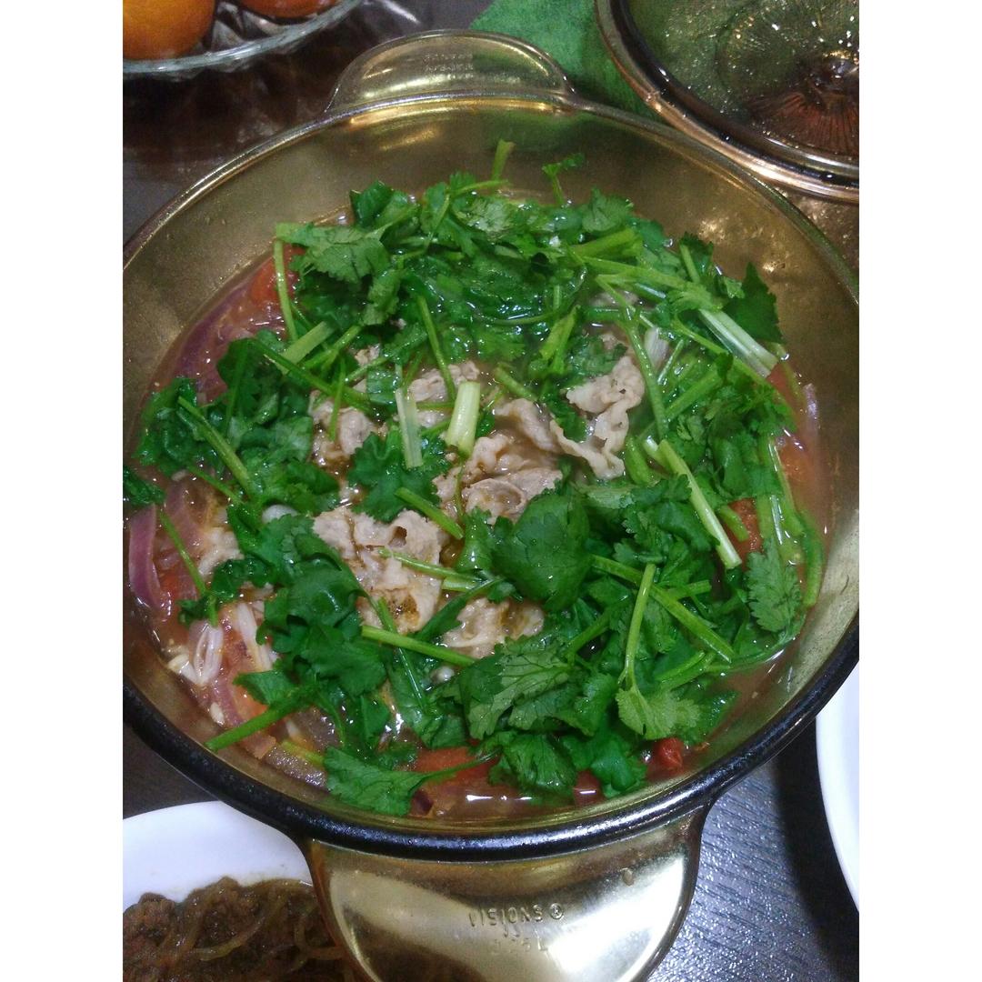 金针菇肥牛番茄锅