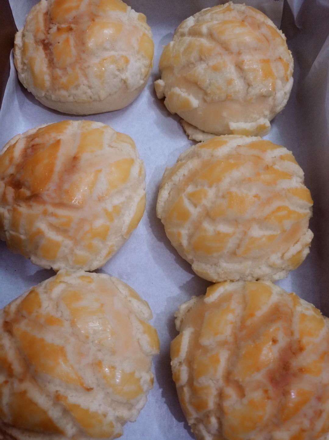 好吃到炸裂的港式菠萝包（附带制作酥皮的小视频）
