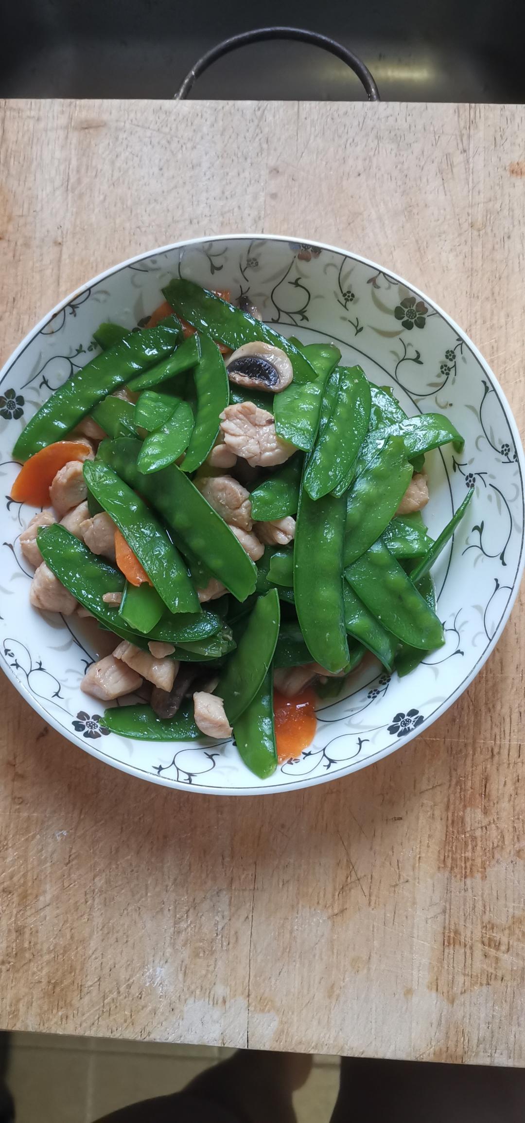 荷兰豆炒鸡丁+火龙果+无糖酸奶