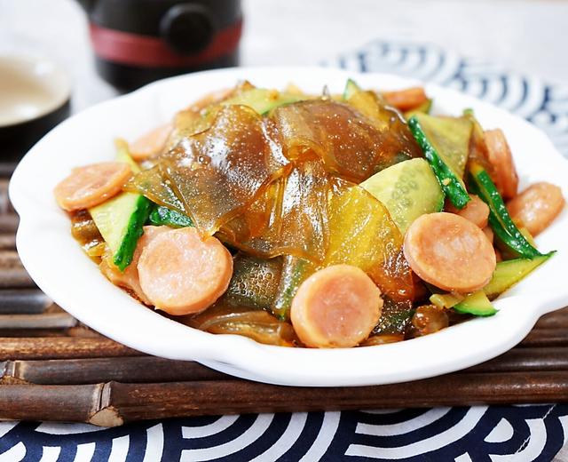 下饭又嫩滑的黄瓜肉肠炒粉皮的做法