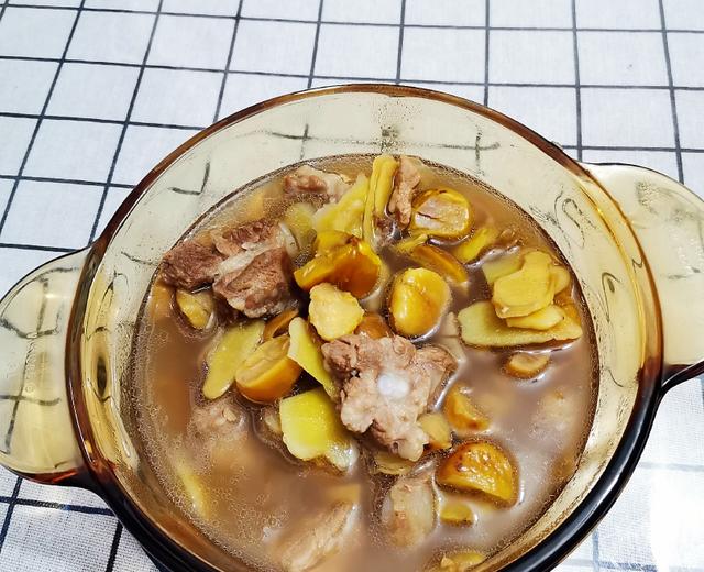 入囗微辣回味鲜甜的排骨栗子汤的做法