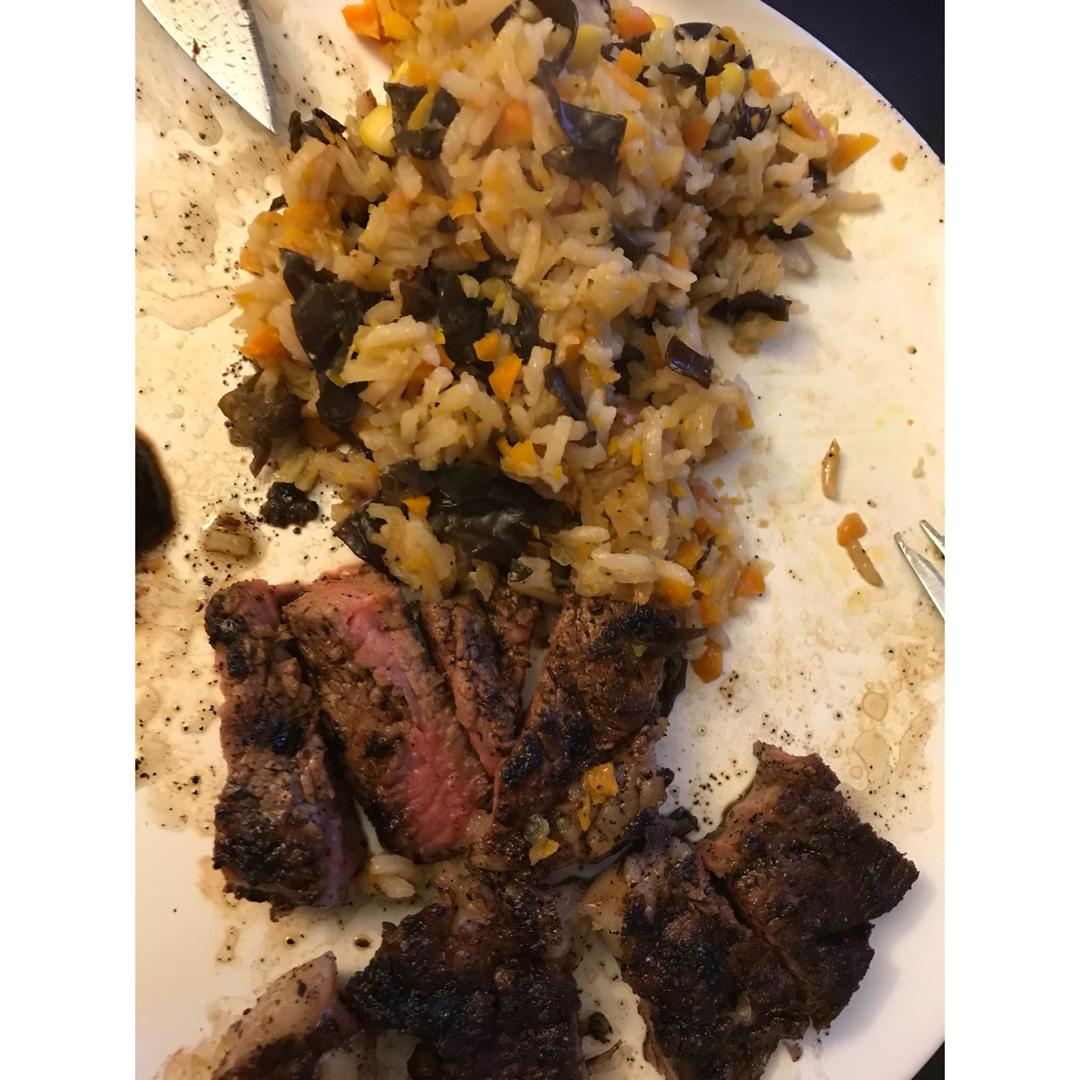 四分钟煎好一块鲜嫩多汁的牛排