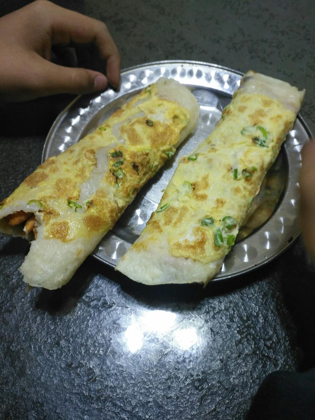 酒杯里的快乐做的平底锅版煎饼果子