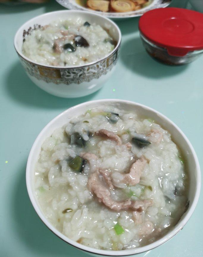 十五分钟快手之香滑皮蛋瘦肉粥(附五分钟电饭煲电压力锅更快捷方法)