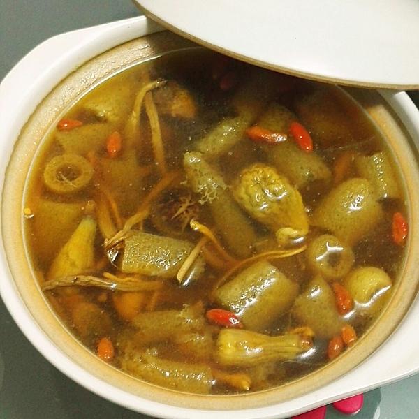菌菇竹荪汤
