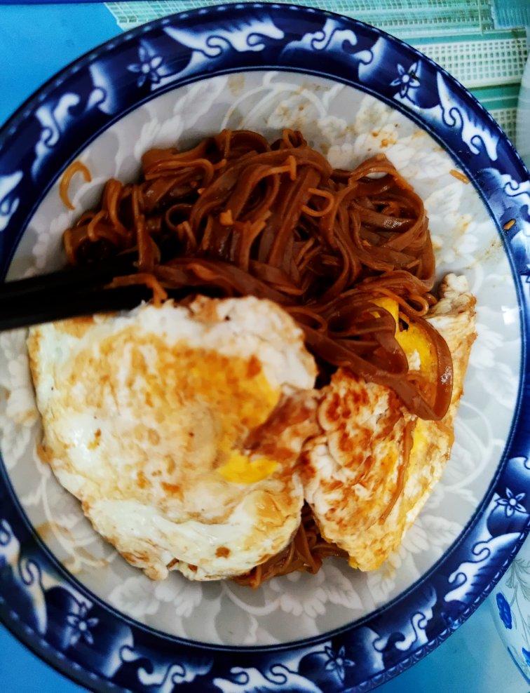 香到舔盘子🉐️荷包蛋焖面🍜超满足❗️