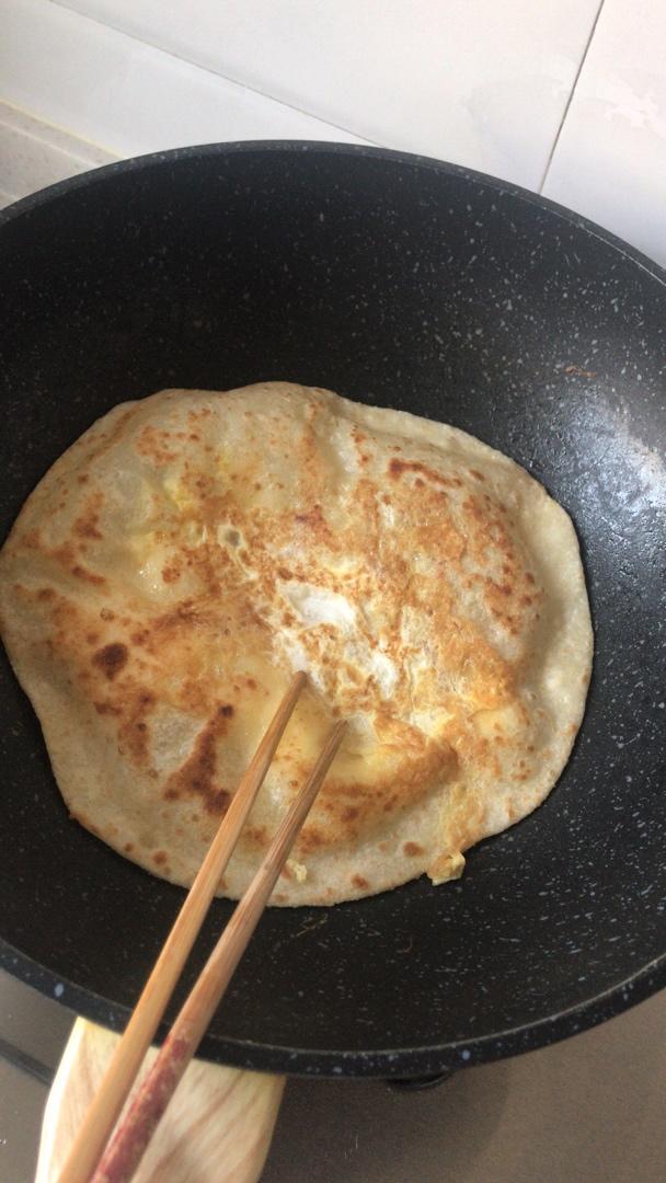鼓大泡的鸡蛋灌饼