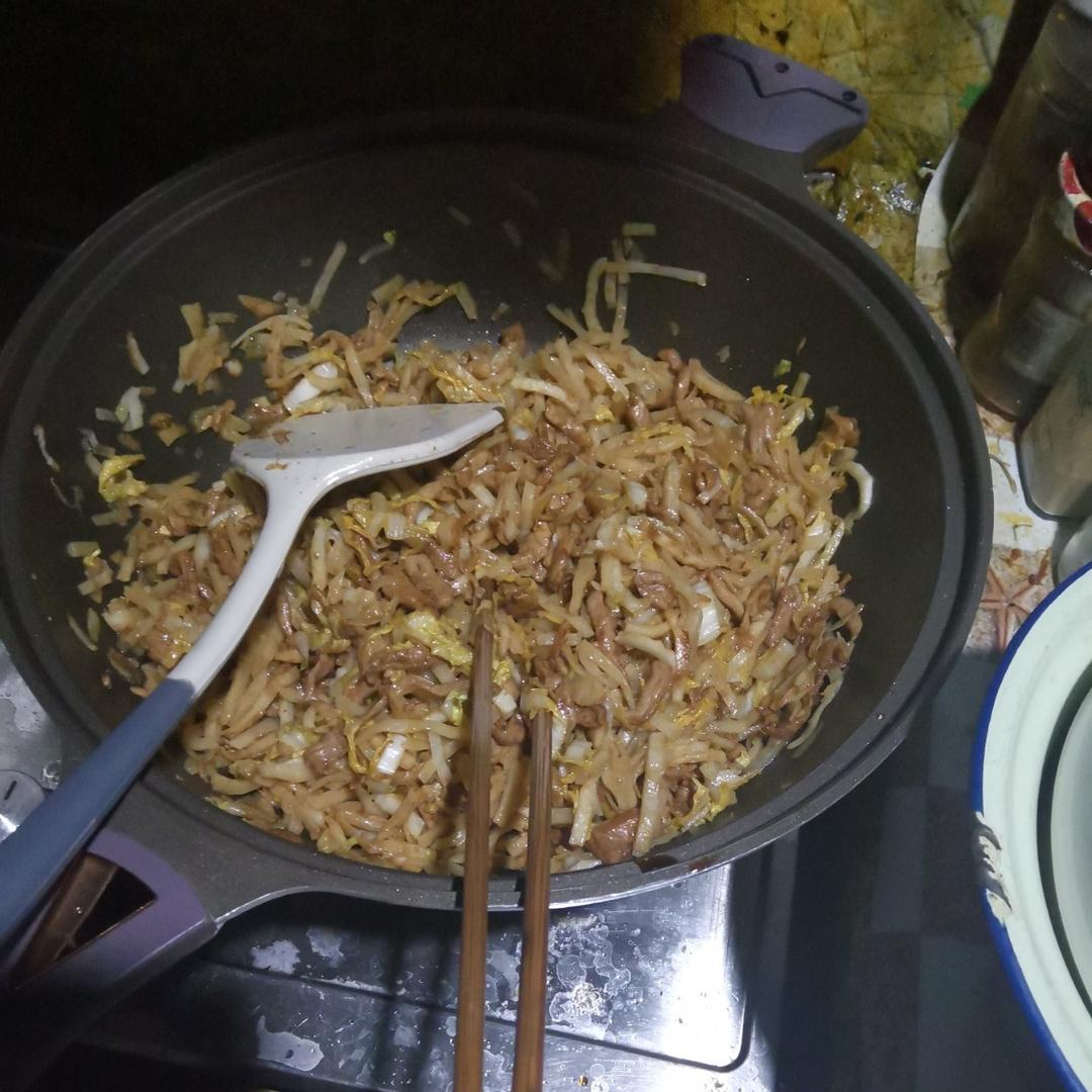 圆白菜肉丝炒饼