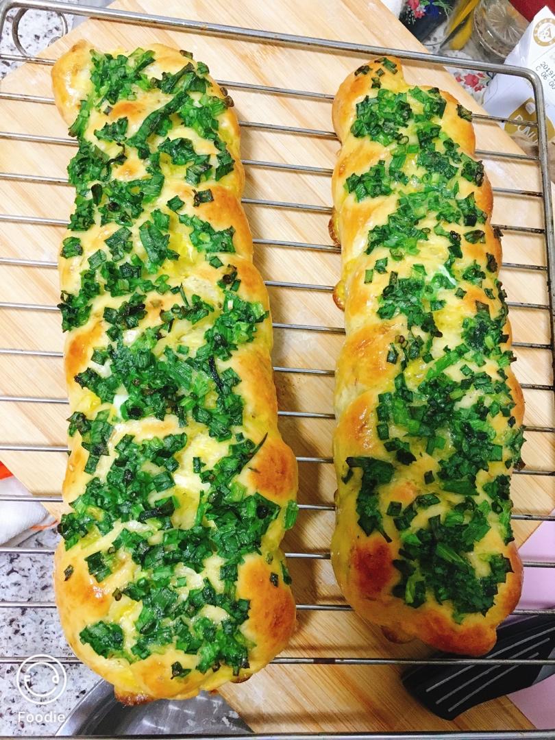 香葱肉松辫子面包