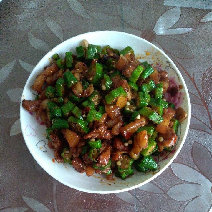 超级下饭的秋葵小炒肉