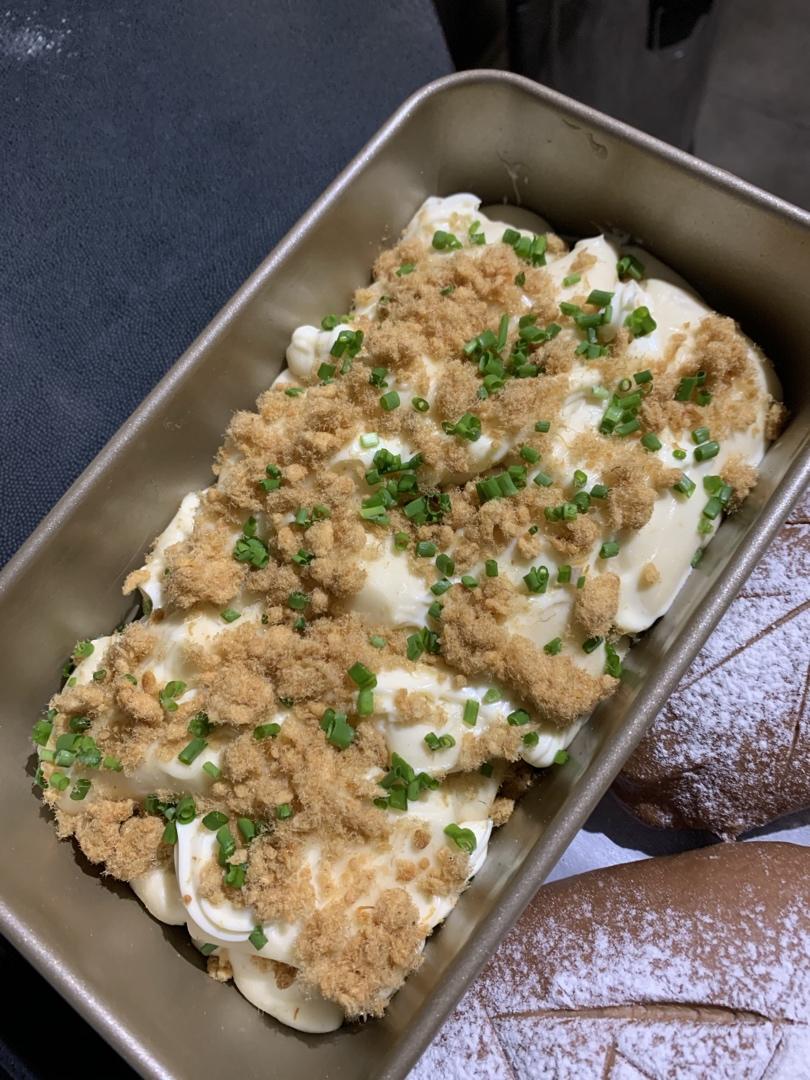 新手必做，不用整形的香葱肉松沙拉吐司！太好吃啦！