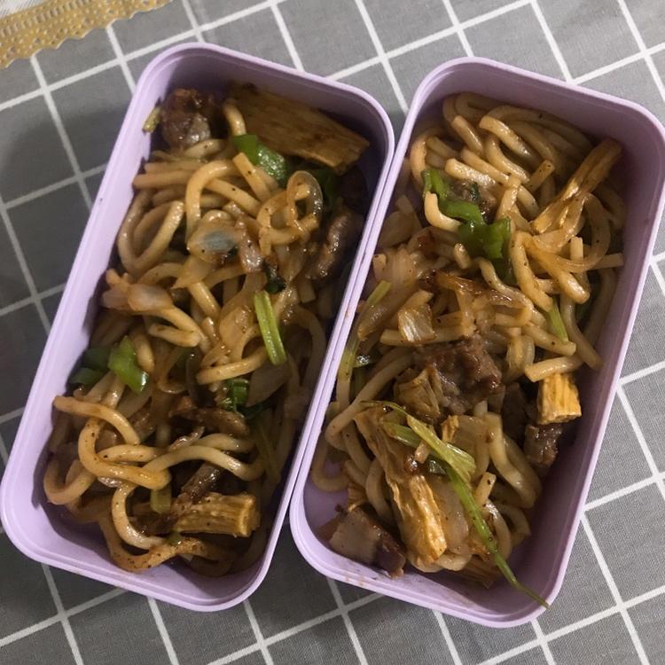 黑椒牛肉炒乌冬