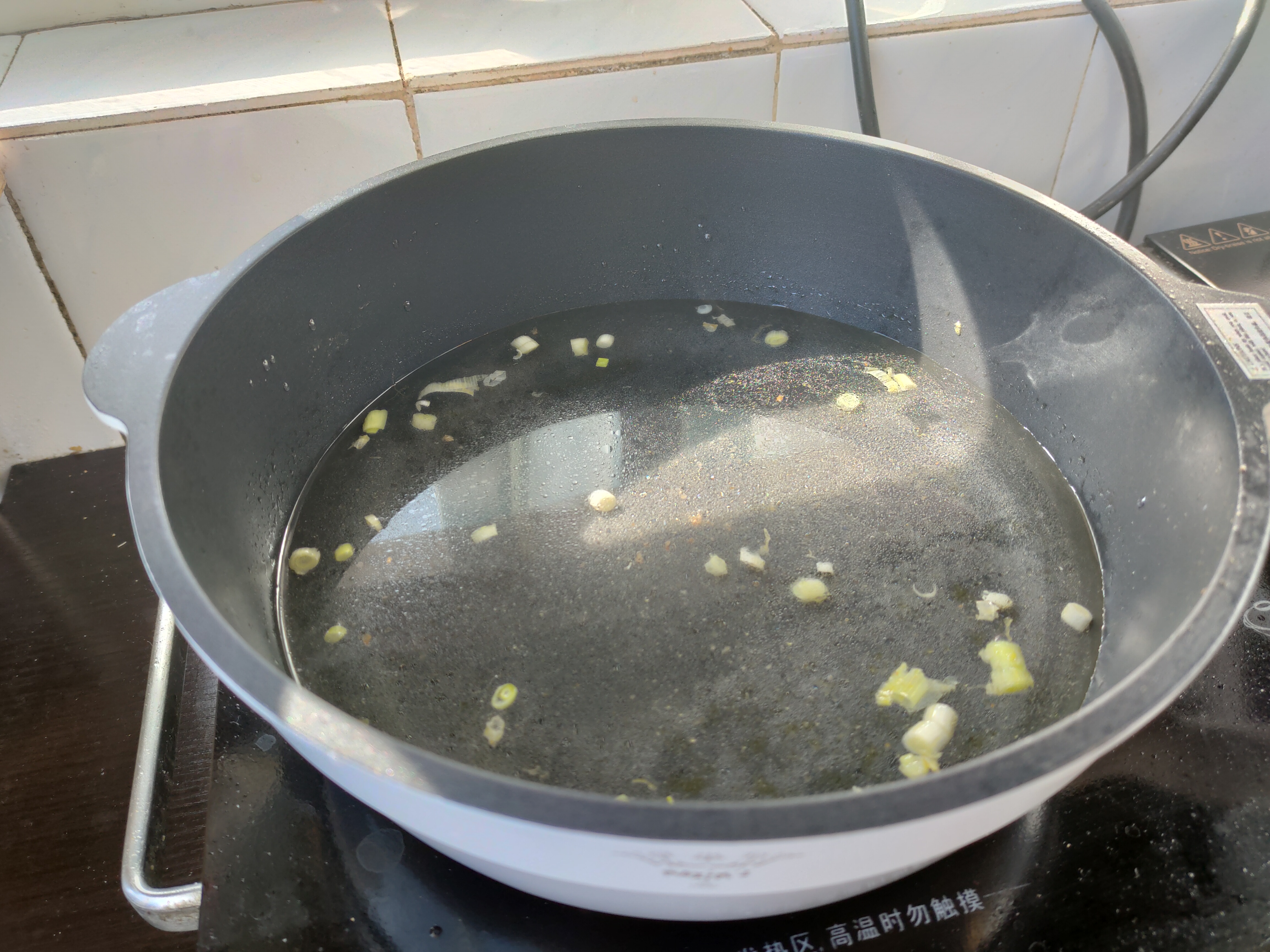菠菜蛤蜊汤的做法 步骤3