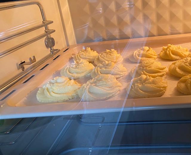 新手零失败黄油曲奇(不需要杏仁粉也很酥的曲奇)的做法