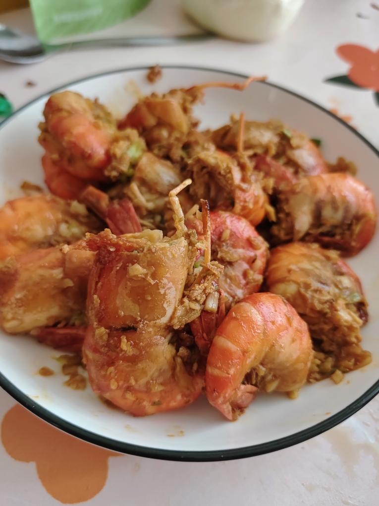 好吃到舔手的蒜爆罗氏虾（零失败，巨好吃)