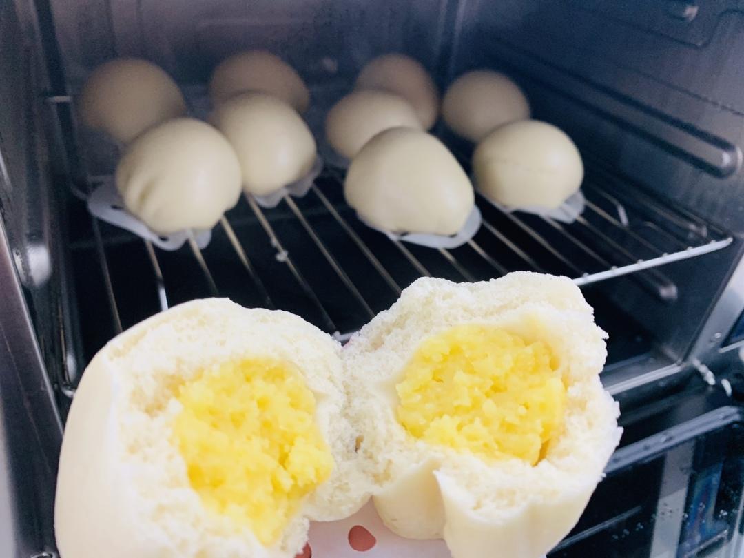 松软香甜的奶黄包，很快就可以搞定。