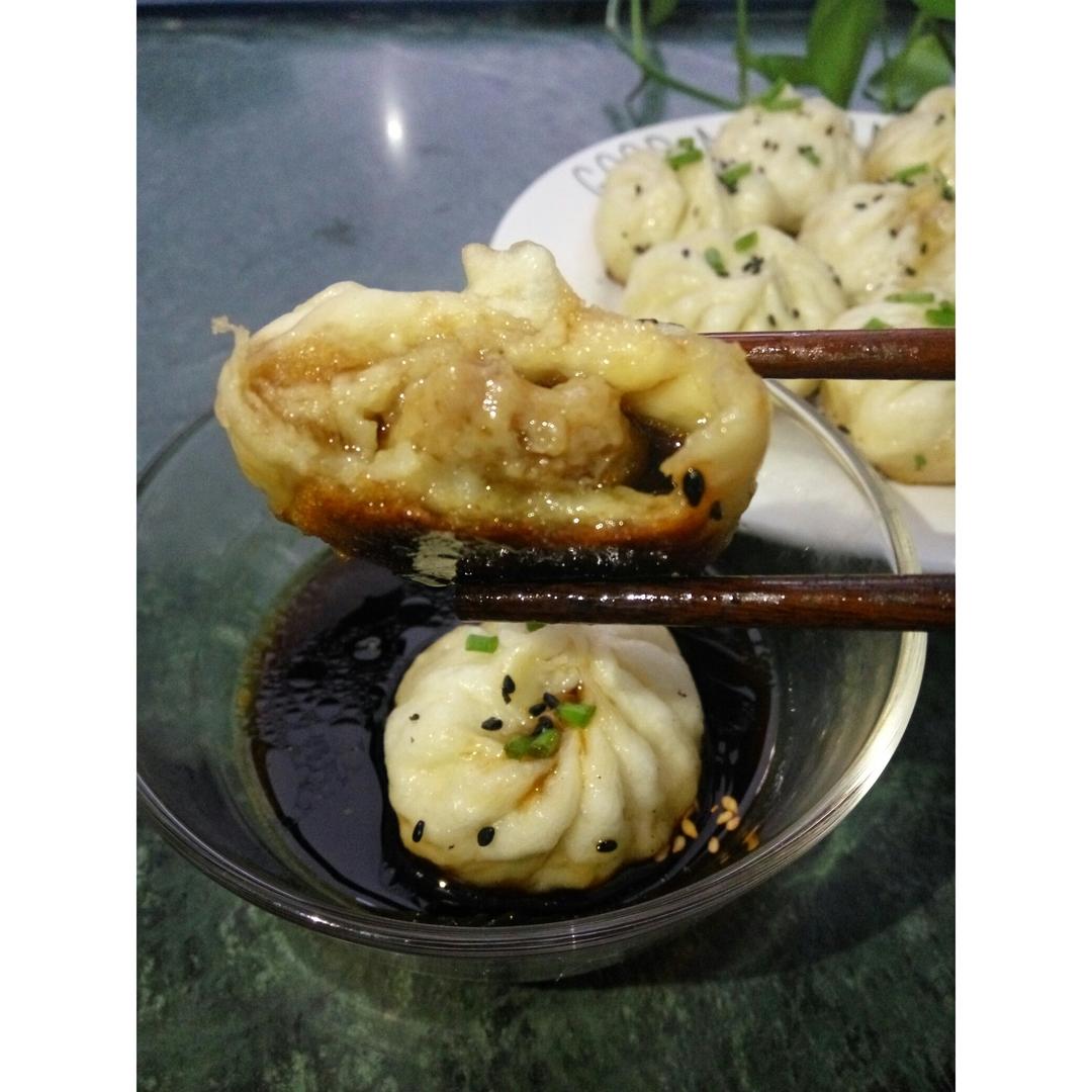 咸蛋黄鲜肉生煎包