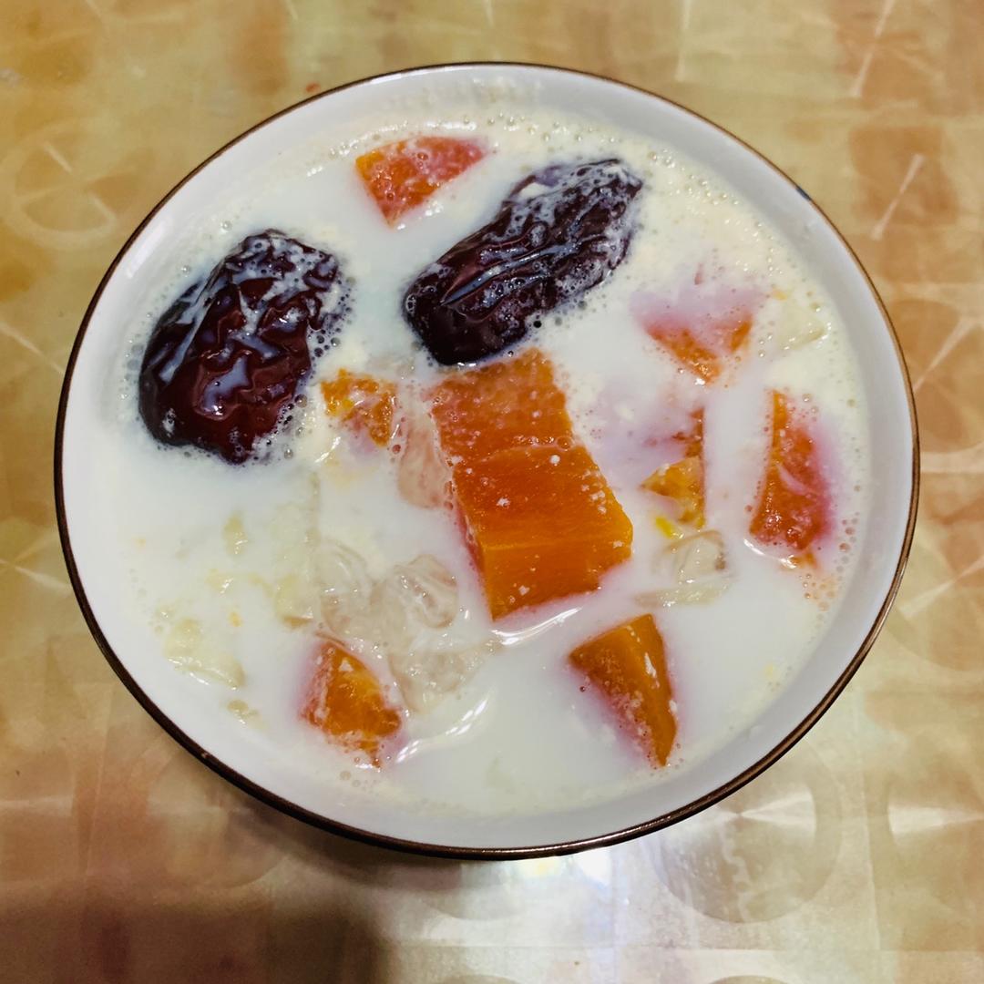 木瓜大枣银耳炖奶